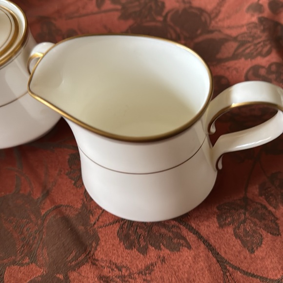 Noritake Bone China Elegant White and Gold Creamer and Sugar Set - Picture 4 of 11